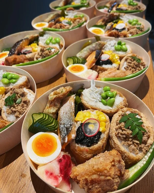 稲荷弁当の盛り付け例