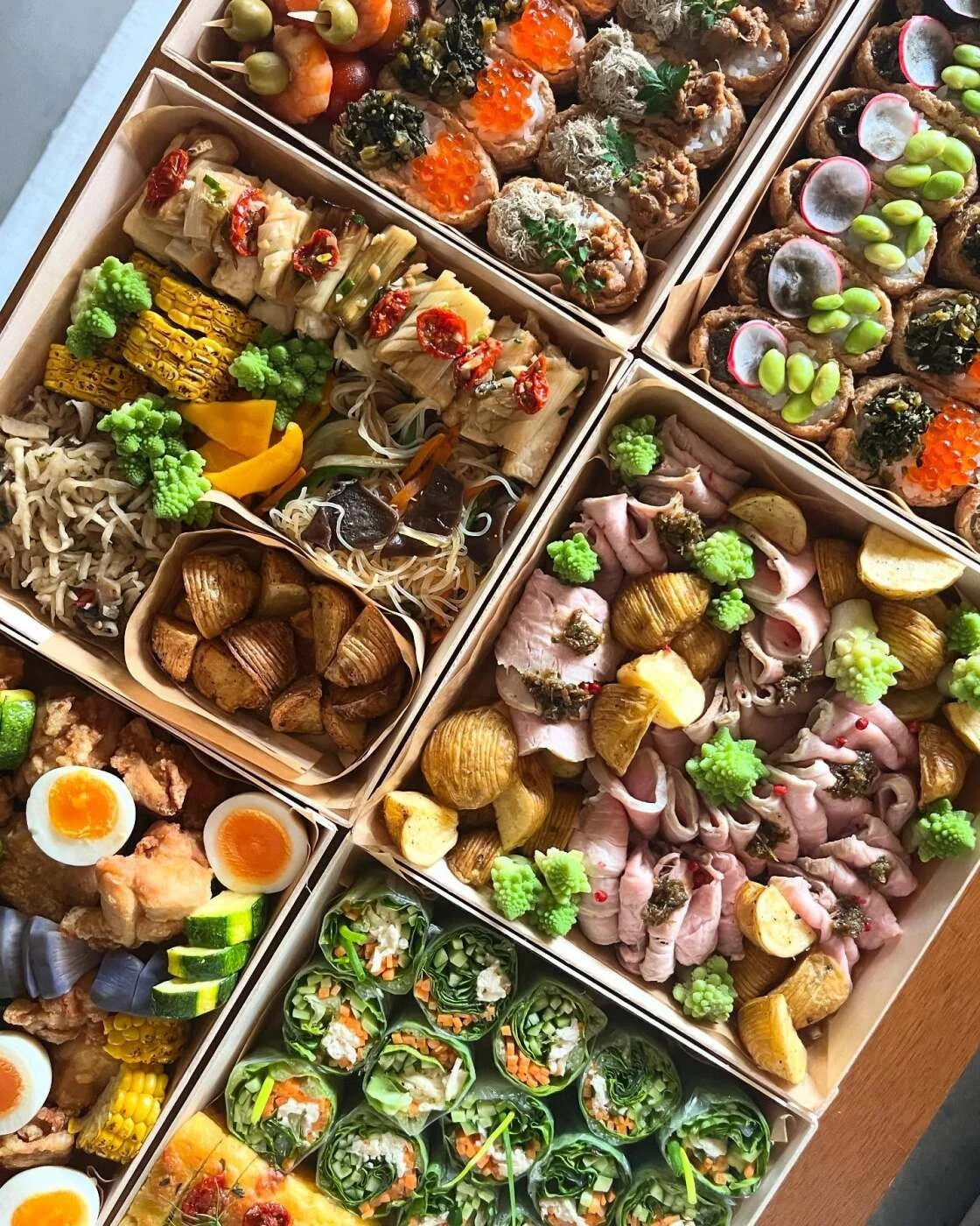 季節のお惣菜を盛り込んだ、回収不要のお重